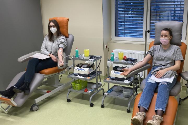Studenti Fakulty biomedicínského inženýrství darovali společně krev
